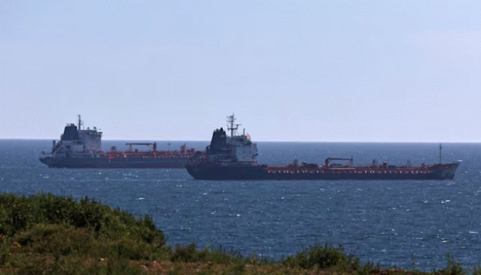 সমুদ্রপথে রাশিয়ার তেল কেনায় নিষেধাজ্ঞা স্থগিত করলো যুক্তরাষ্ট্র